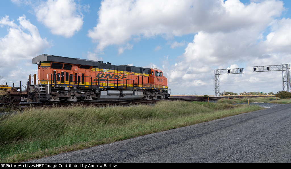 BNSF 7000